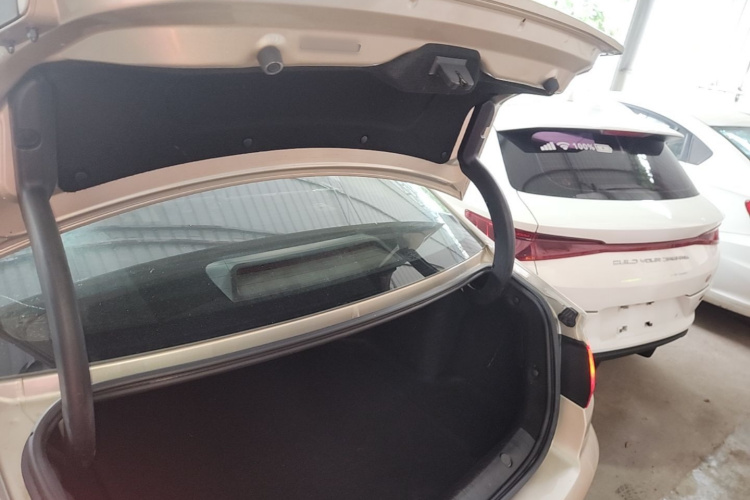 GEELY Emgrand GL 2017 car image #19