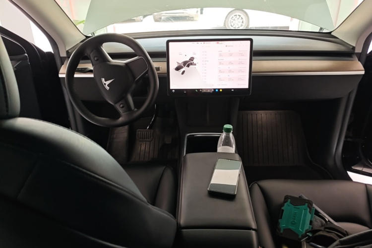 Tesla Model Y 2022 car image #11
