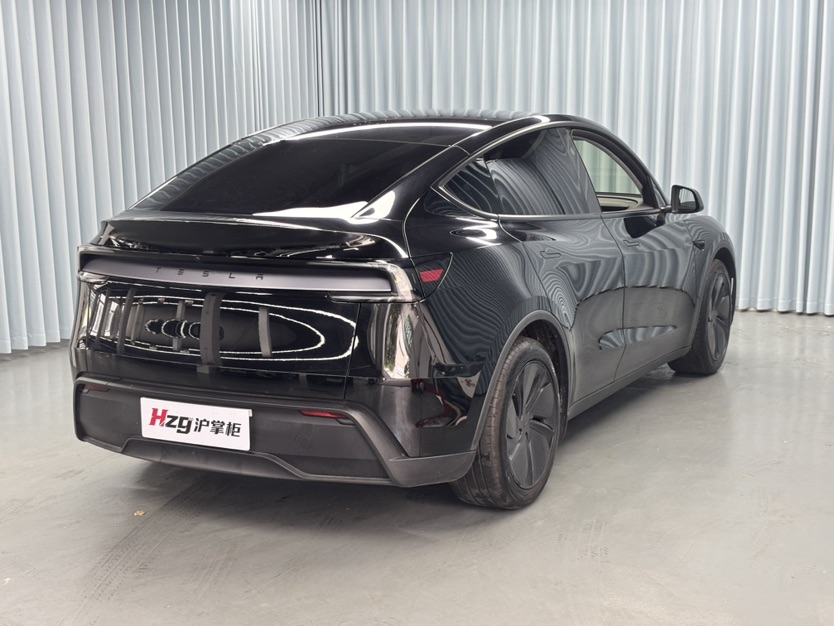 Tesla Model Y 2025 #7 Tesla Model Y 2025 car image #7