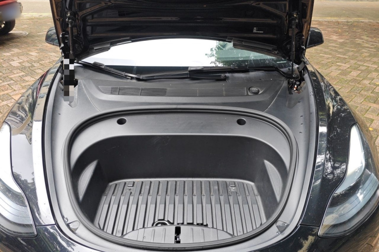 Tesla Model 3 2023 car image #18
