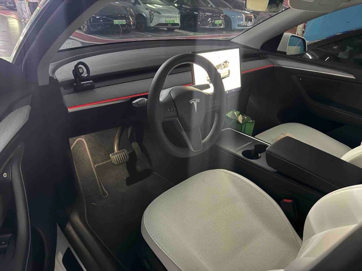 Tesla Model Y 2024 #3 Tesla Model Y 2024 car image #3