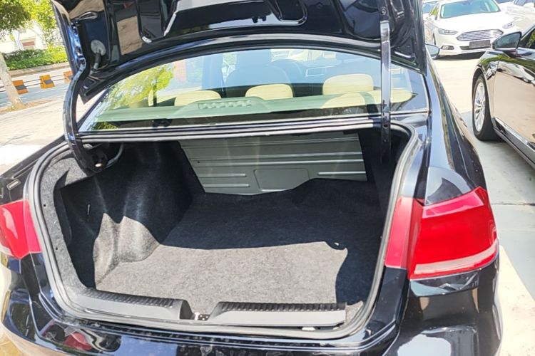 Volkswagen Santana 2015 car image #18
