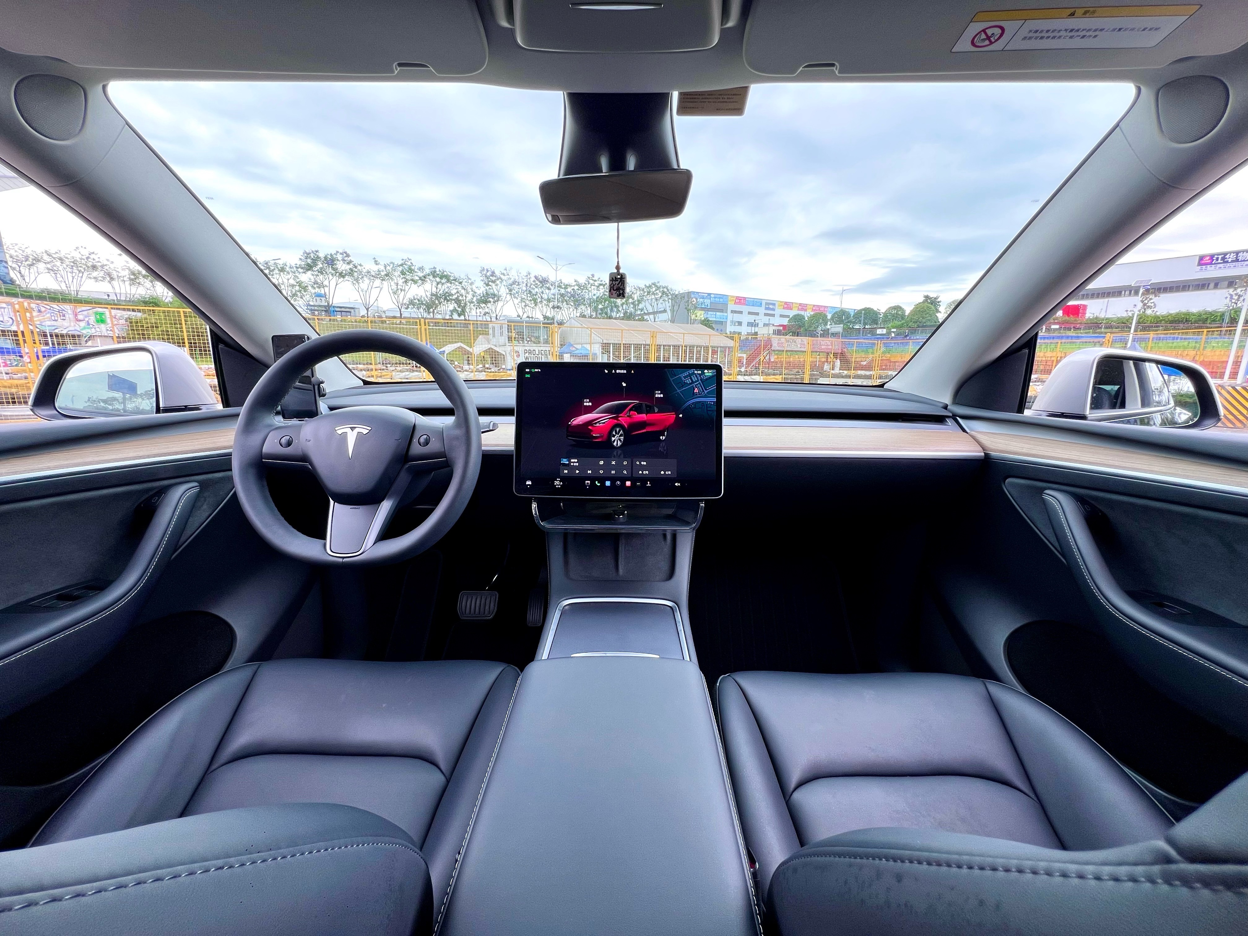 Tesla Model Y 2023 #5 Tesla Model Y 2023 car image #5