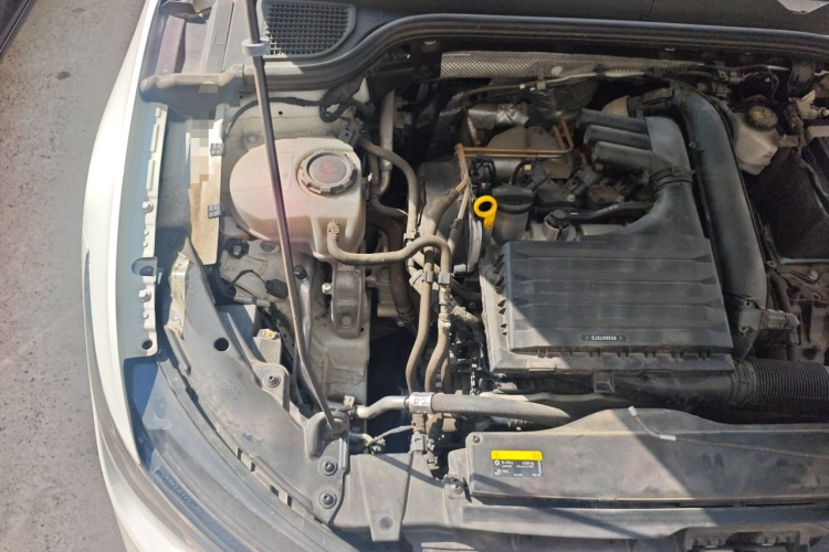 Volkswagen Golf 2022 car image #22