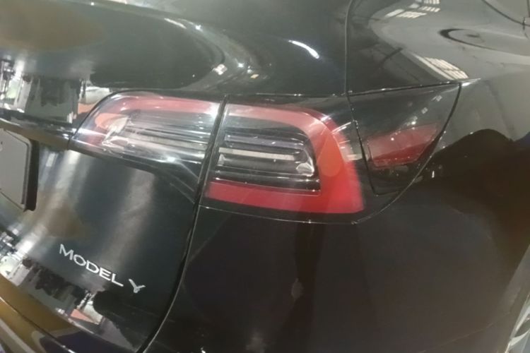 Tesla Model Y 2022 car image #8