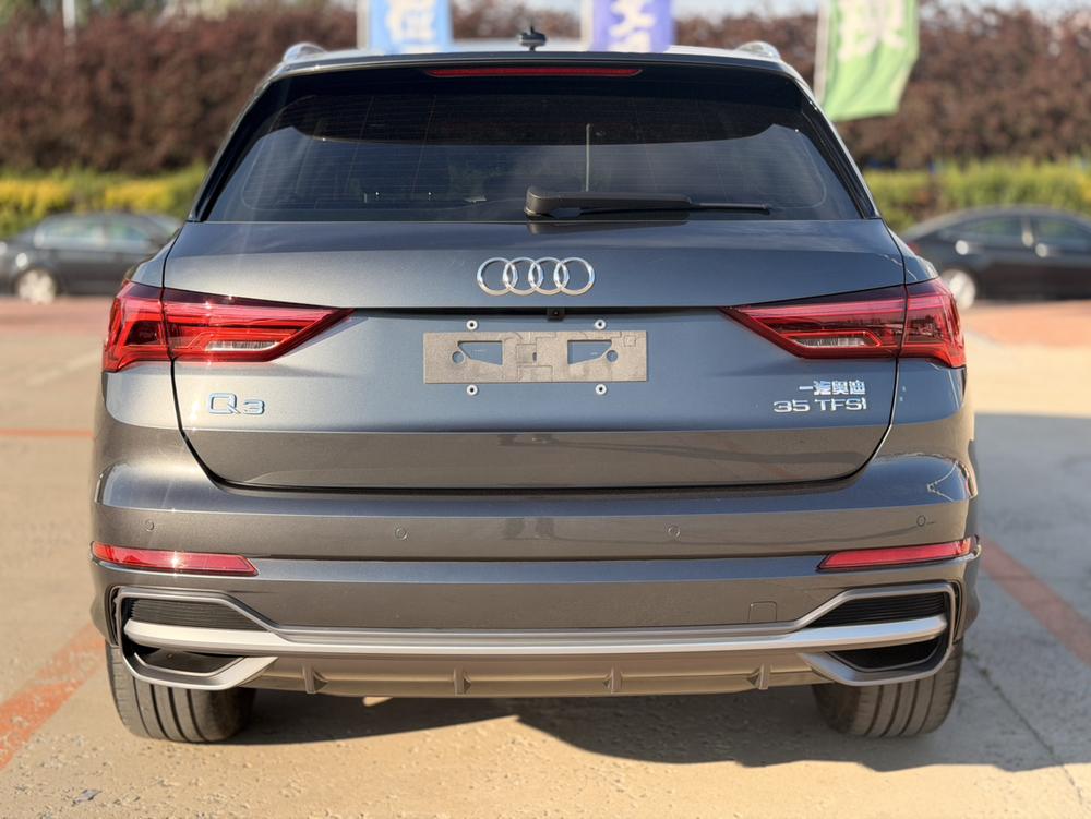 Audi Q3 2022 car image #5