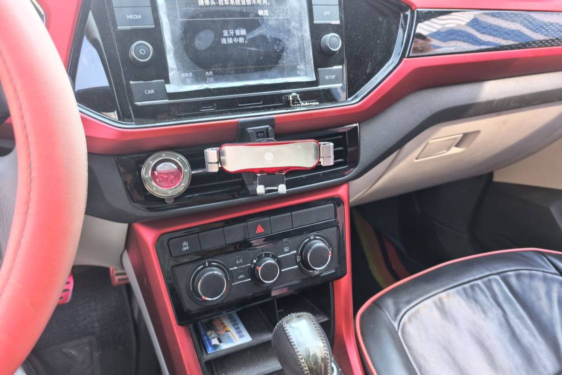 Volkswagen T-Cross 2019 #26 Volkswagen T-Cross 2019 car image #26