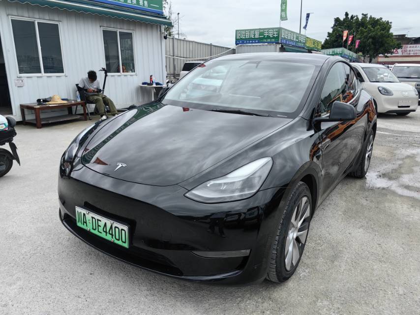 Tesla Model Y 2022 Tesla Model Y 2022 car image