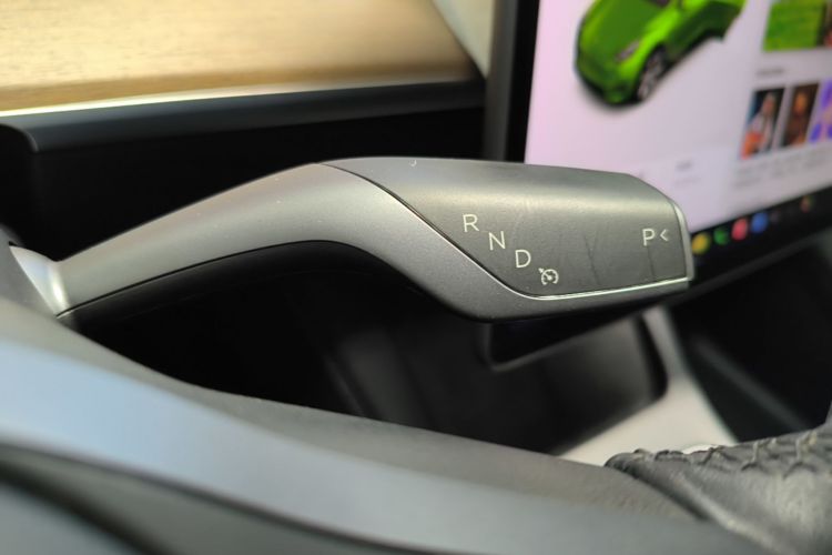 Tesla Model Y 2021 car image #14