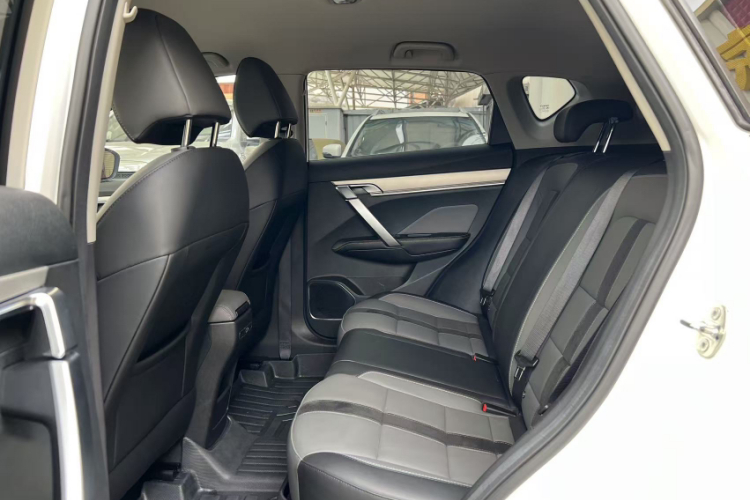 GEELY Coolray 2024 car image #11