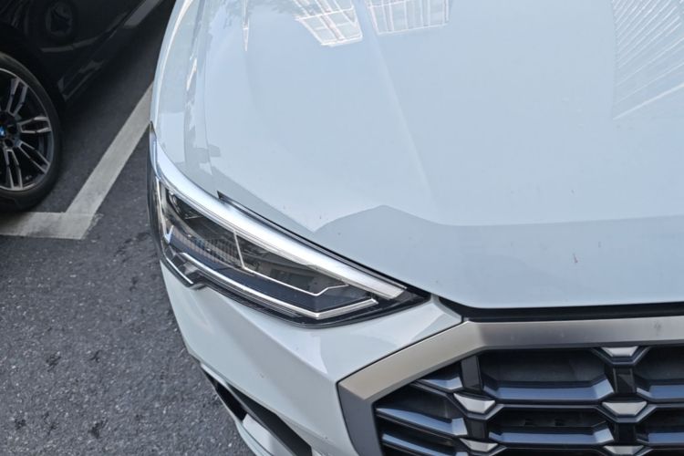 Audi Q3 2022 car image #8
