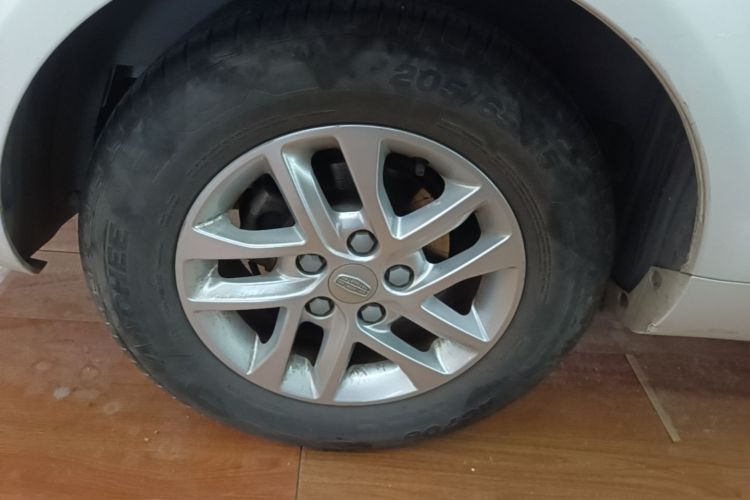 GEELY Emgrand 2017 car image #10