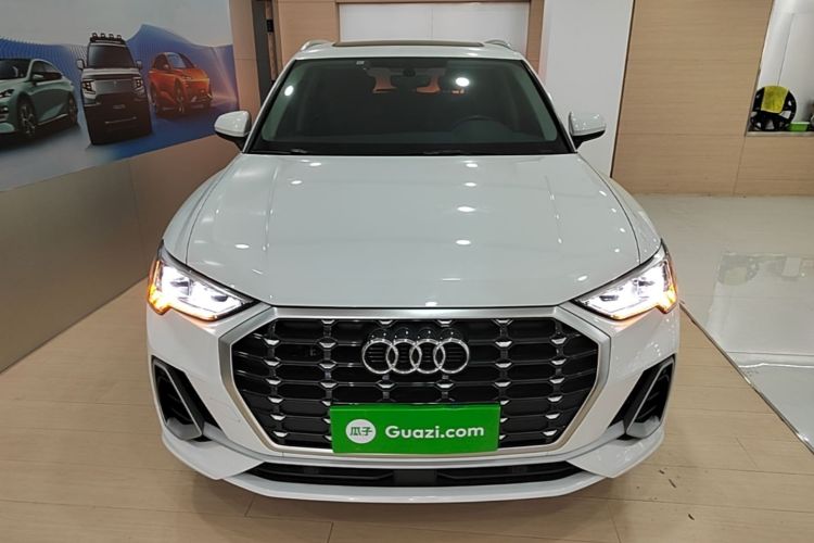 Audi Q3 2023 car image #3