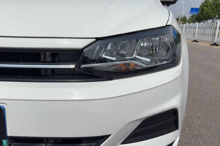 Volkswagen Polo 2021 car image #4
