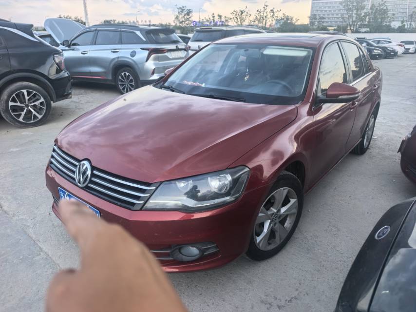 Volkswagen Bora 2013 immagine di auto 