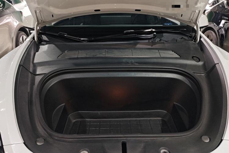 Tesla Model Y 2021 #20 Tesla Model Y 2021 car image #20