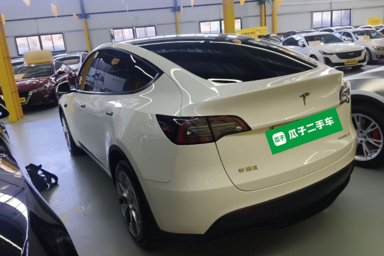 Tesla Model Y 2023 #5 Tesla Model Y 2023 car image #5