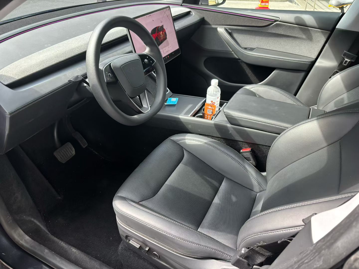 Tesla Model Y 2025 #2 Tesla Model Y 2025 car image #2