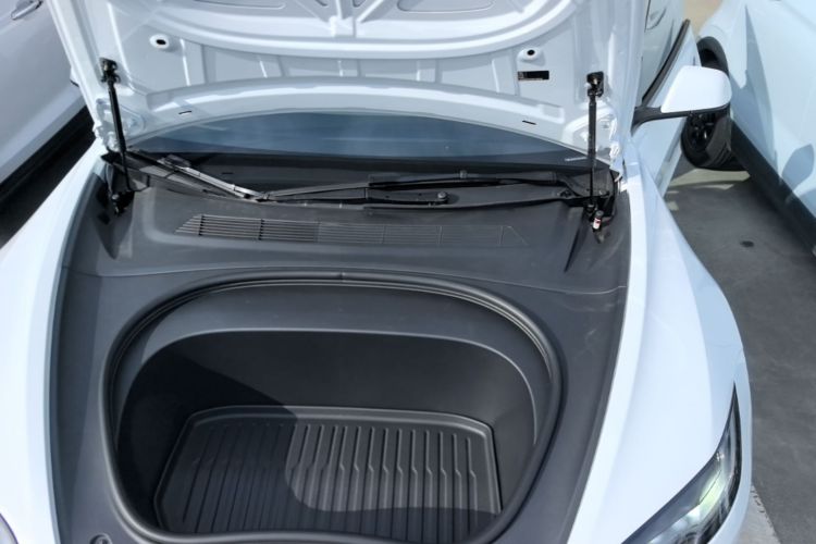Tesla Model 3 2024 car image #25