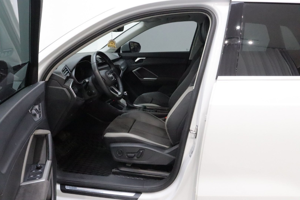 Audi Q3 2021 car image #6