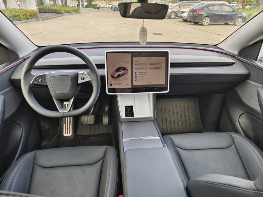 Tesla Model Y 2025 #8 Tesla Model Y 2025 car image #8