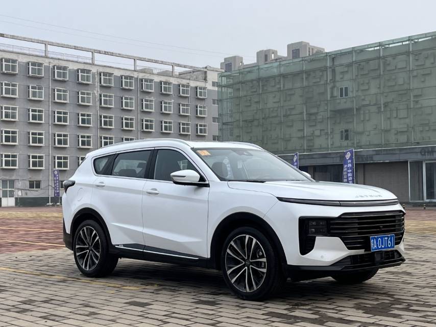 Jetour X70 PLUS 2024 car image #2