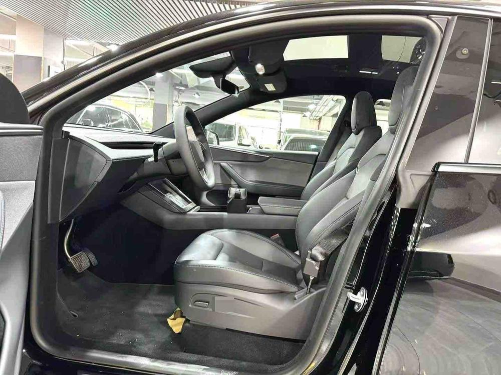 Tesla Model Y 2025 #8 Tesla Model Y 2025 car image #8
