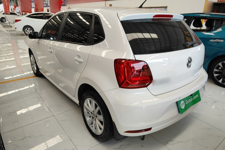 Volkswagen Polo 2015 car image #5