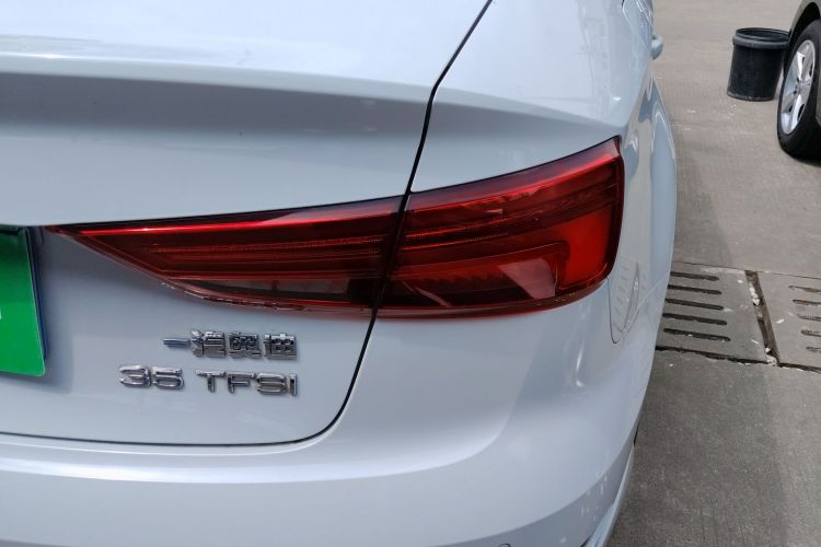 Audi A3 2018 immagine di auto #8