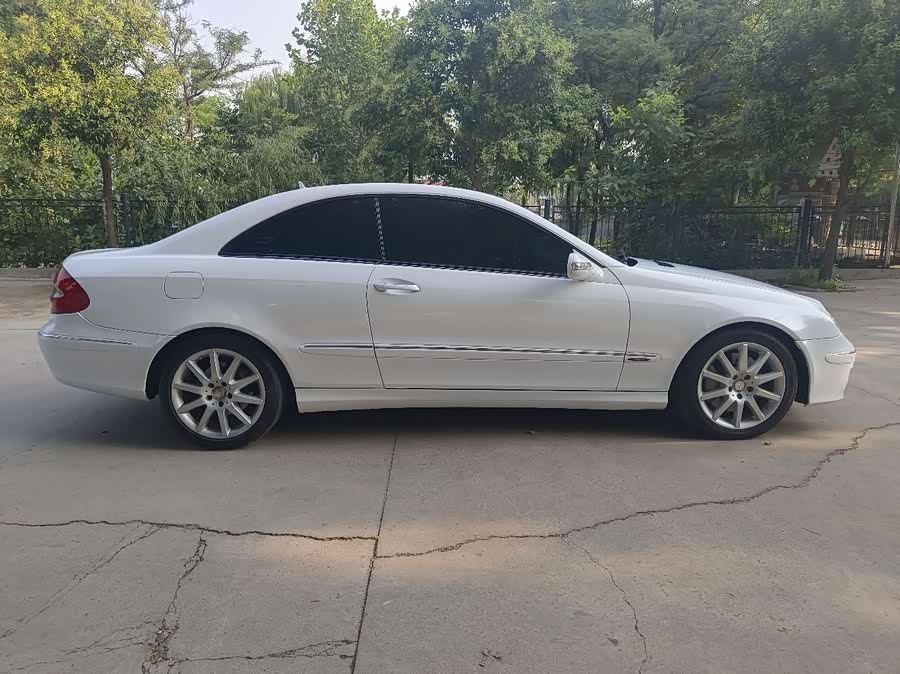 Mercedes-Benz CLK Class 2008 car image #8