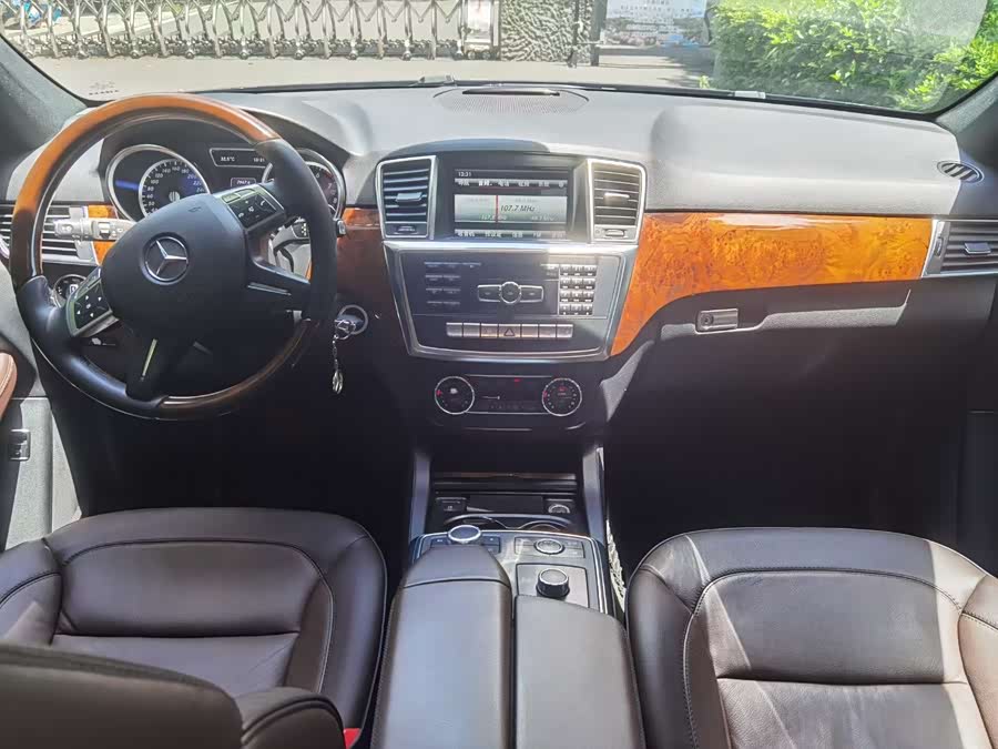 Mercedes-Benz M Class 2013 car image #8