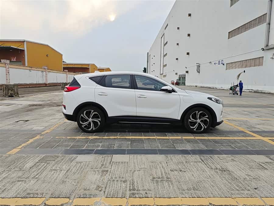 HongQi E-HS3 2019 #8 HongQi E-HS3 2019 car image #8