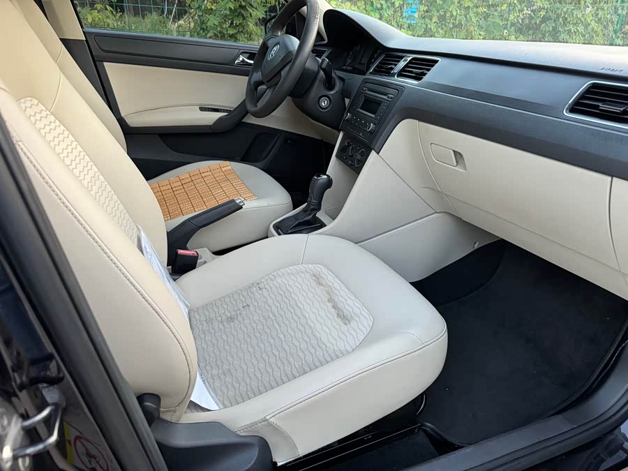 Skoda Rapid 2013 imagen de coche #8
