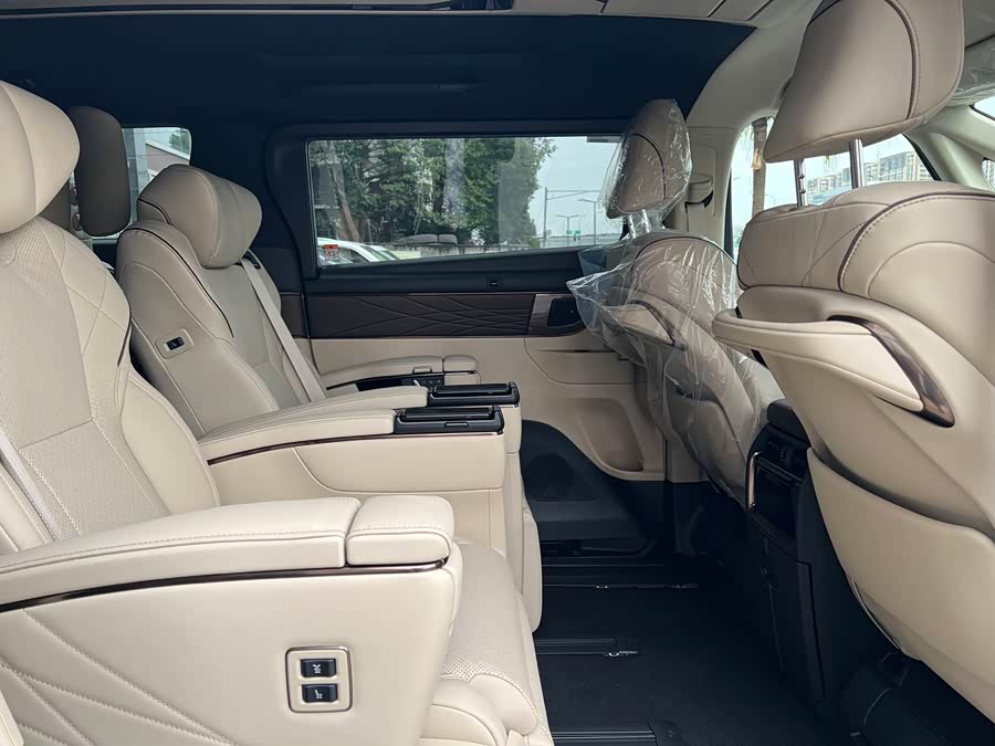 Toyota Alphard car image #8