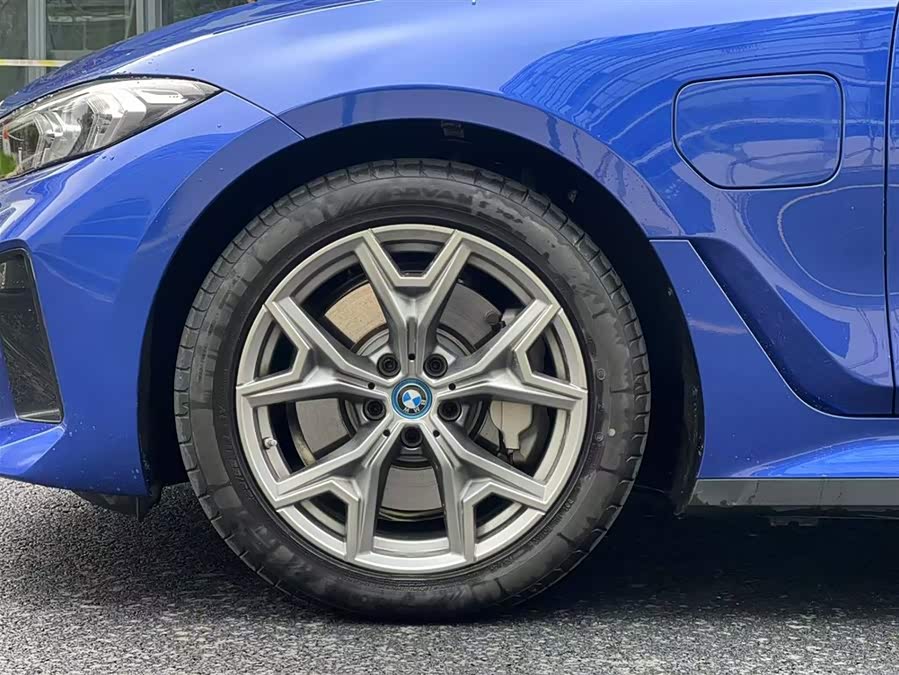 BMW i3 2024 car image #8