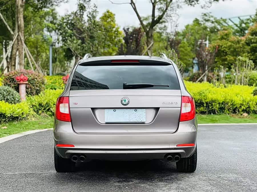 Skoda Superb Combi 2015 car image #8
