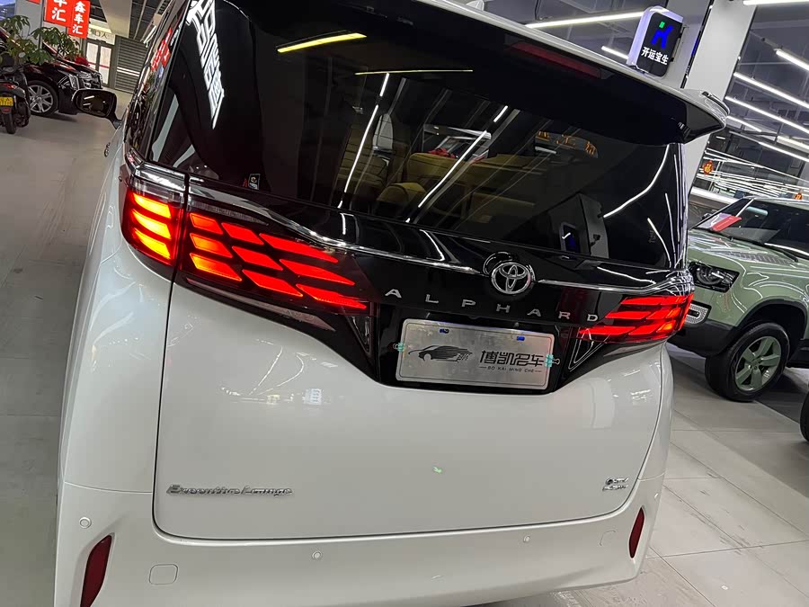 Toyota Alphard 2023 car image #8