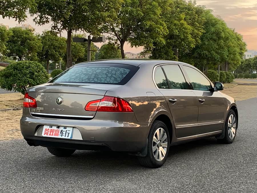 Skoda Superb 2011 صورة سيارة #8