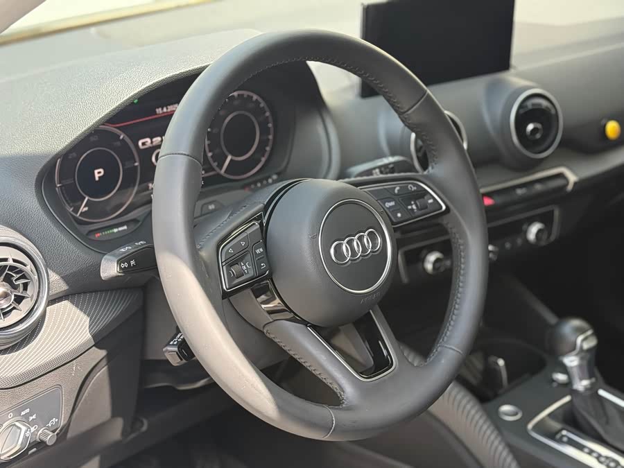 Audi Q2L e-tron 2020 #8 Audi Q2L e-tron 2020 car image #8