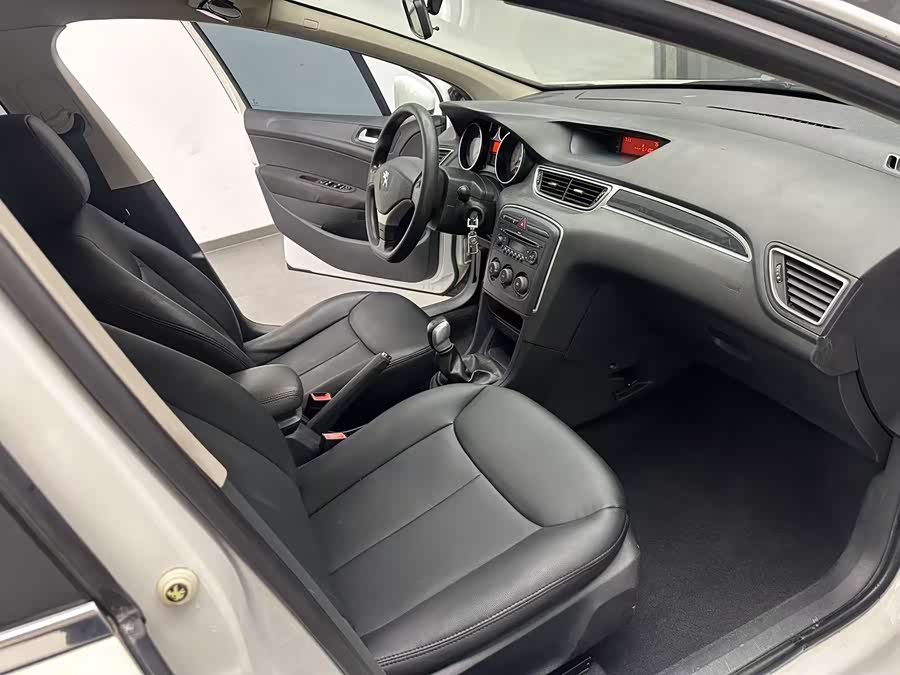 Peugeot 308 2013 car image #8