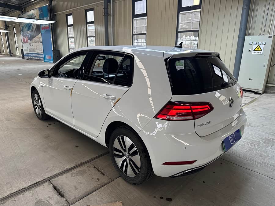 Volkswagen Golf Pure Electric 2020 car image #8