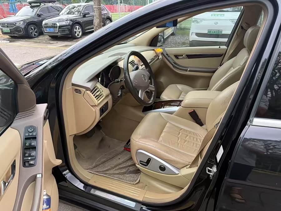 Mercedes-Benz R Class 2010 car image #8