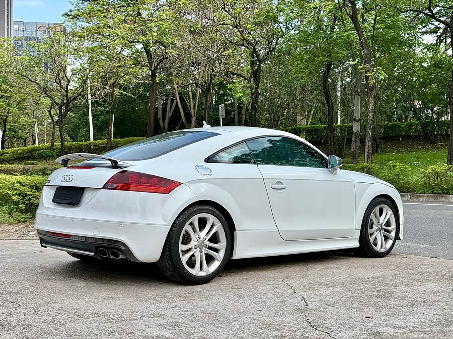 Audi TTS 2011 car image #8