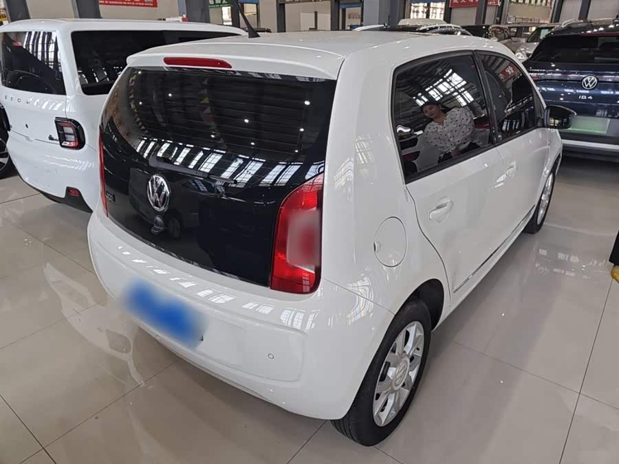 Volkswagen up! 2015 immagine di auto #8