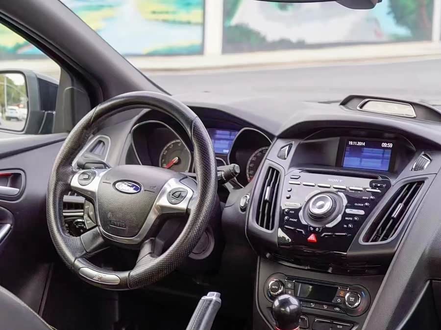 Ford Focus (Imported) 2014 car image #8