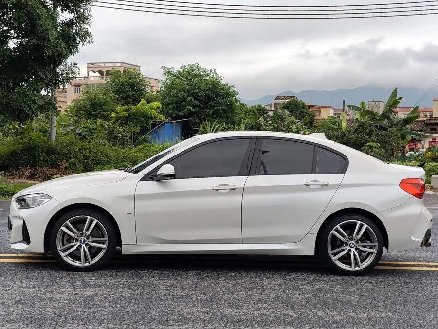 BMW 1 Series 2019 immagine di auto #8