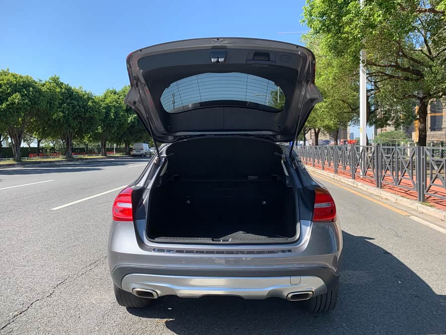 Mercedes-Benz GLA Class 2017 immagine di auto #8