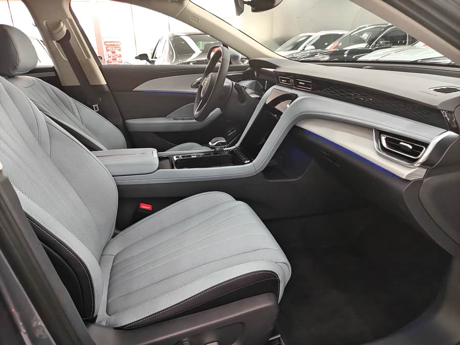 HongQi H5 PHEV 2025 car image #8