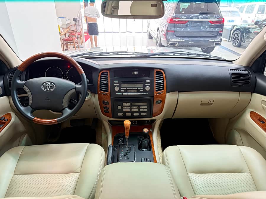 Toyota Land Cruiser 2004 #8 Toyota Land Cruiser 2004 car image #8