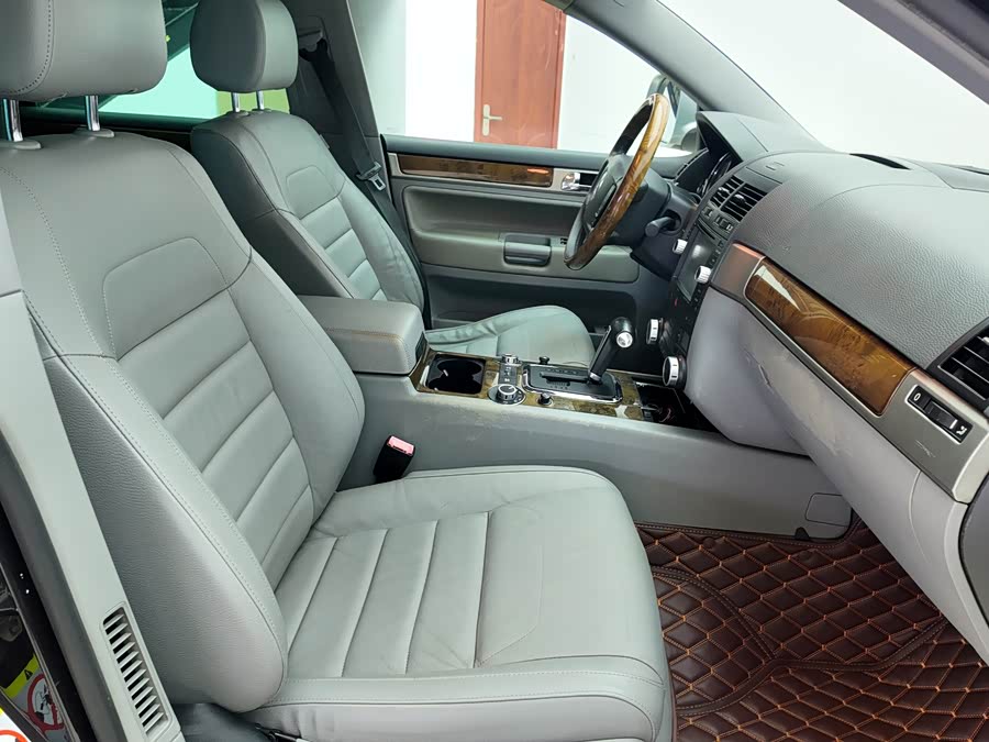 Volkswagen Touareg 2010 immagine di auto #8